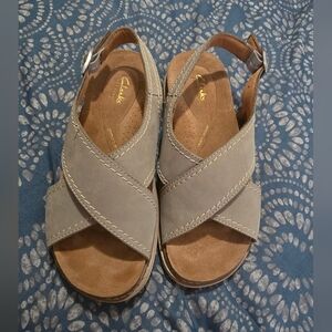 Clarks 7.5 Women's Countour Cushion Taupe Sandals. Adjustable  Buckle.